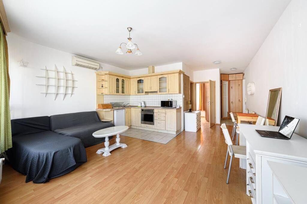 بودابست Lovely Apartment In City Centre For 4 Guests المظهر الخارجي الصورة