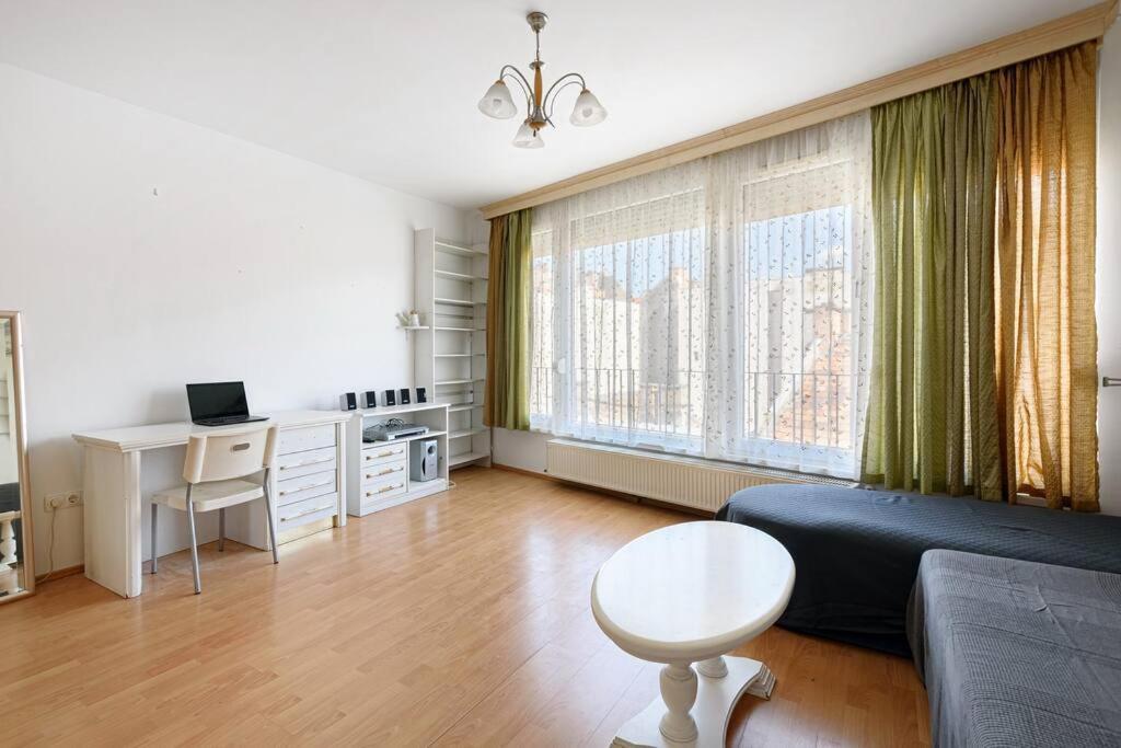 بودابست Lovely Apartment In City Centre For 4 Guests المظهر الخارجي الصورة