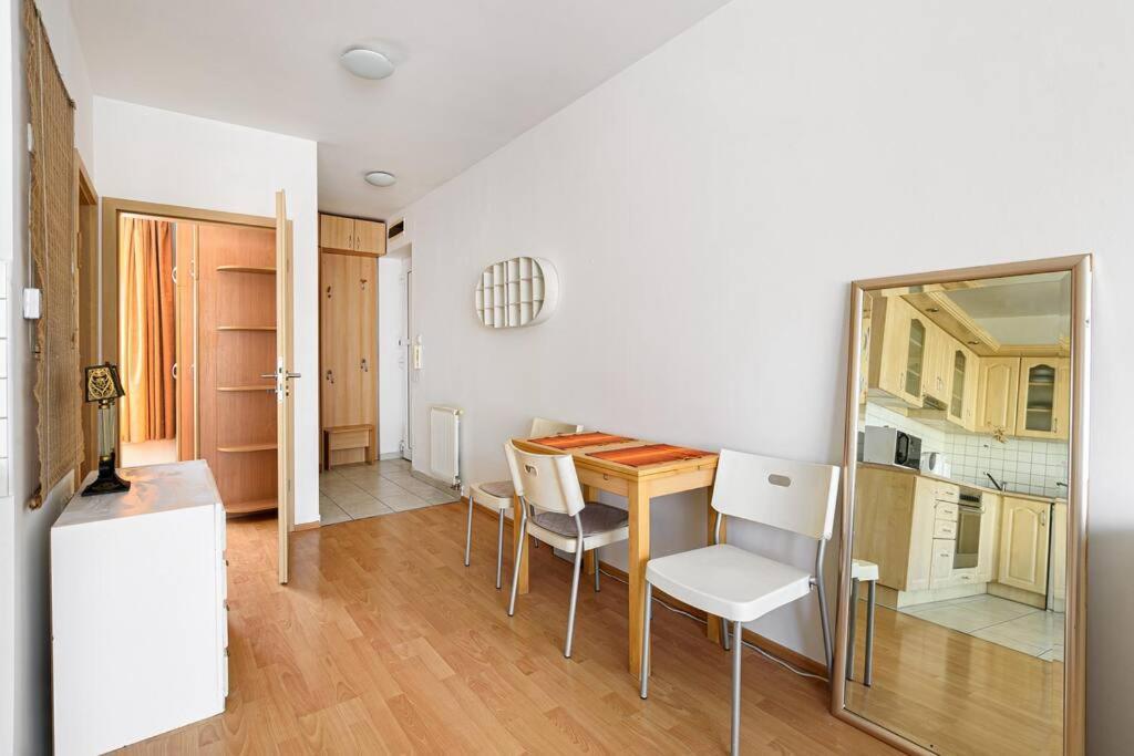 بودابست Lovely Apartment In City Centre For 4 Guests المظهر الخارجي الصورة